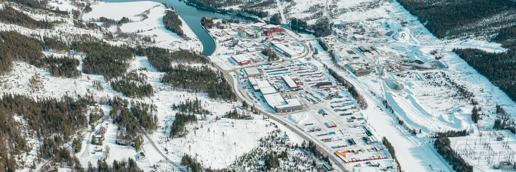 Dronefoto av Kleivi næringspark på vinteren